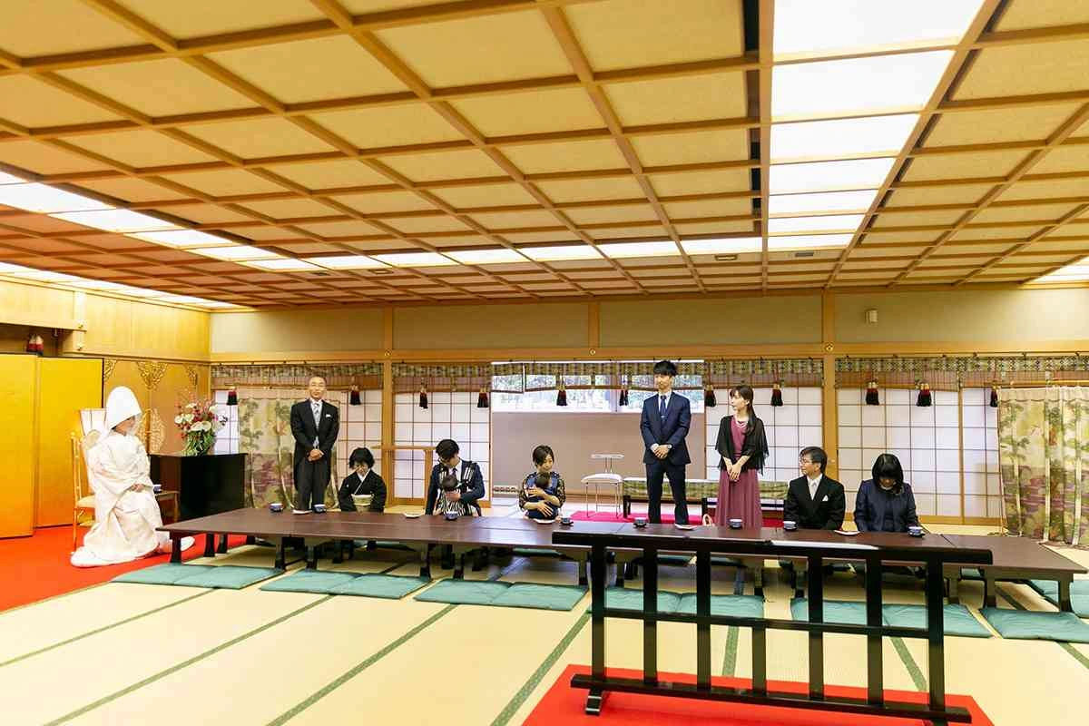 一年中快適な冷暖房完備の本殿と控室