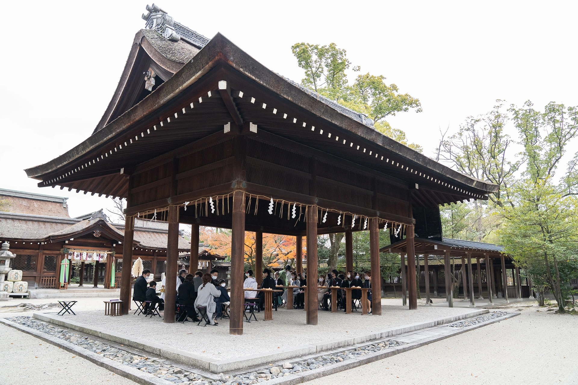 開放感あふれる荘厳な屋外挙式空間