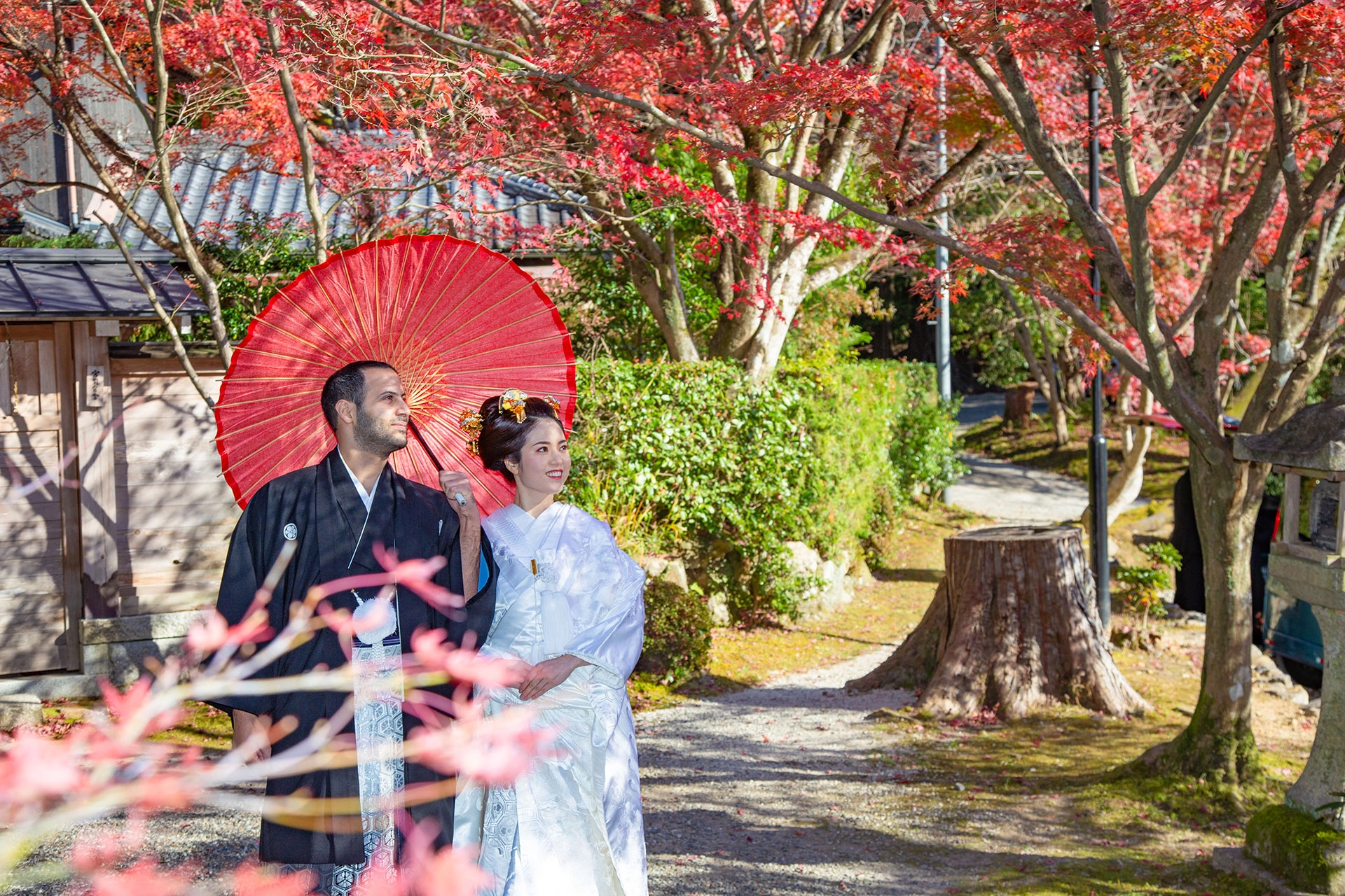 紅葉の名所で彩られる思い出の挙式