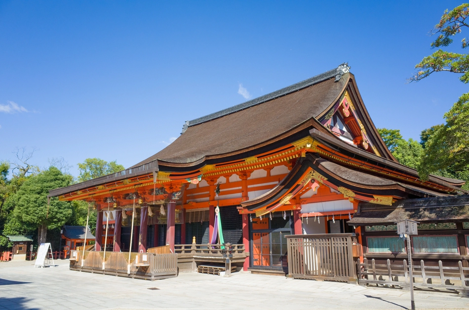 温かな祝福に包まれる祇園の象徴的存在
