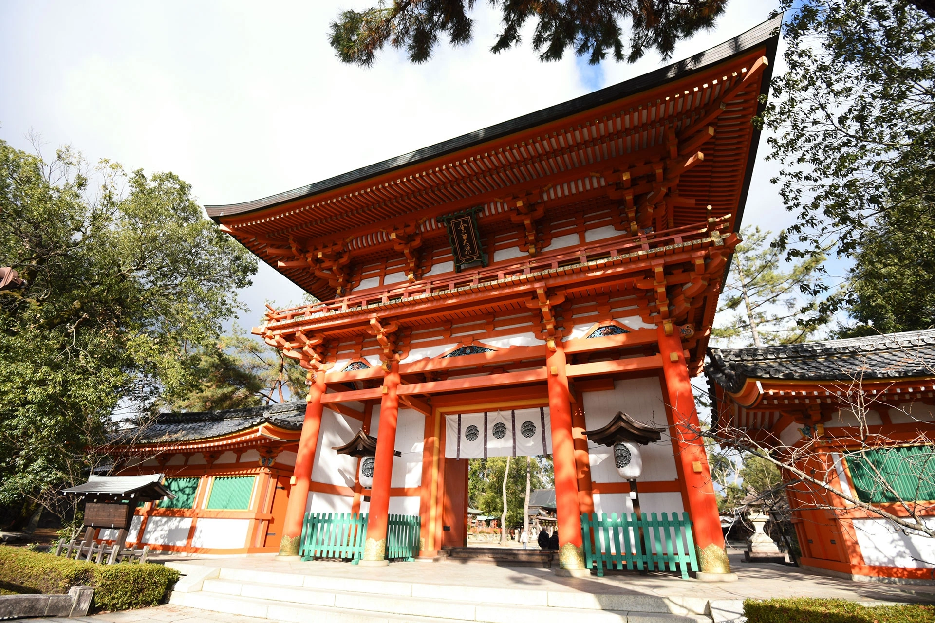 玉の輿神社として知られる縁結びの社