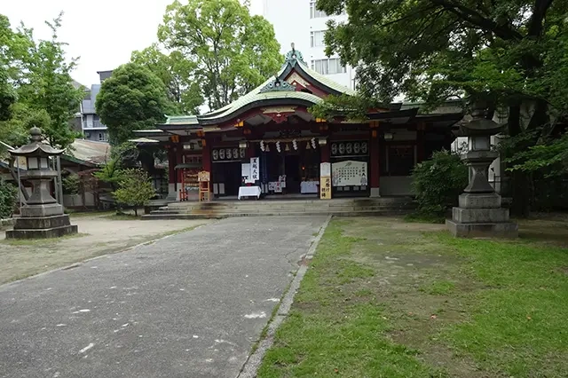 中津から徒歩6分の都市の守り神