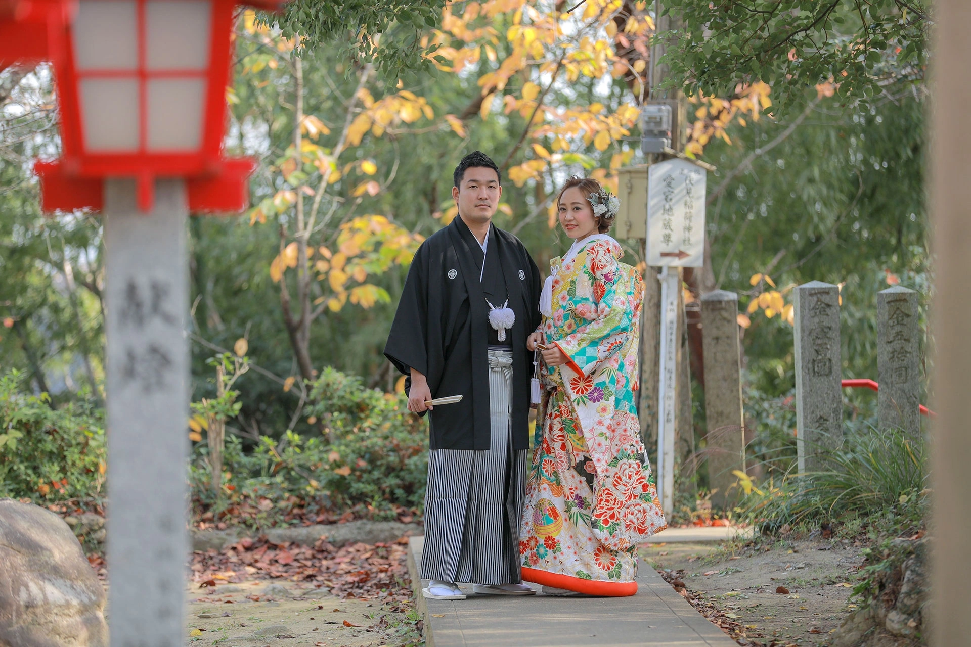 山頂からの絶景と赤鳥居の撮影スポット