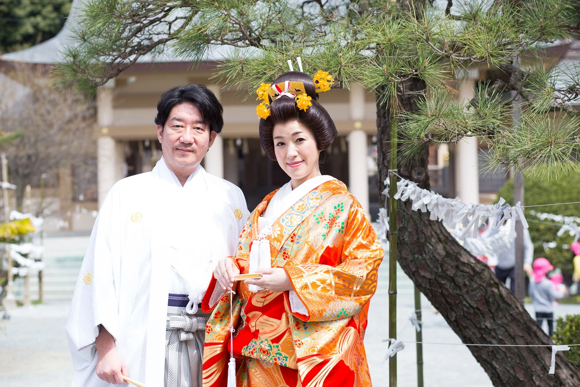 西公園の花々に彩られる神前式