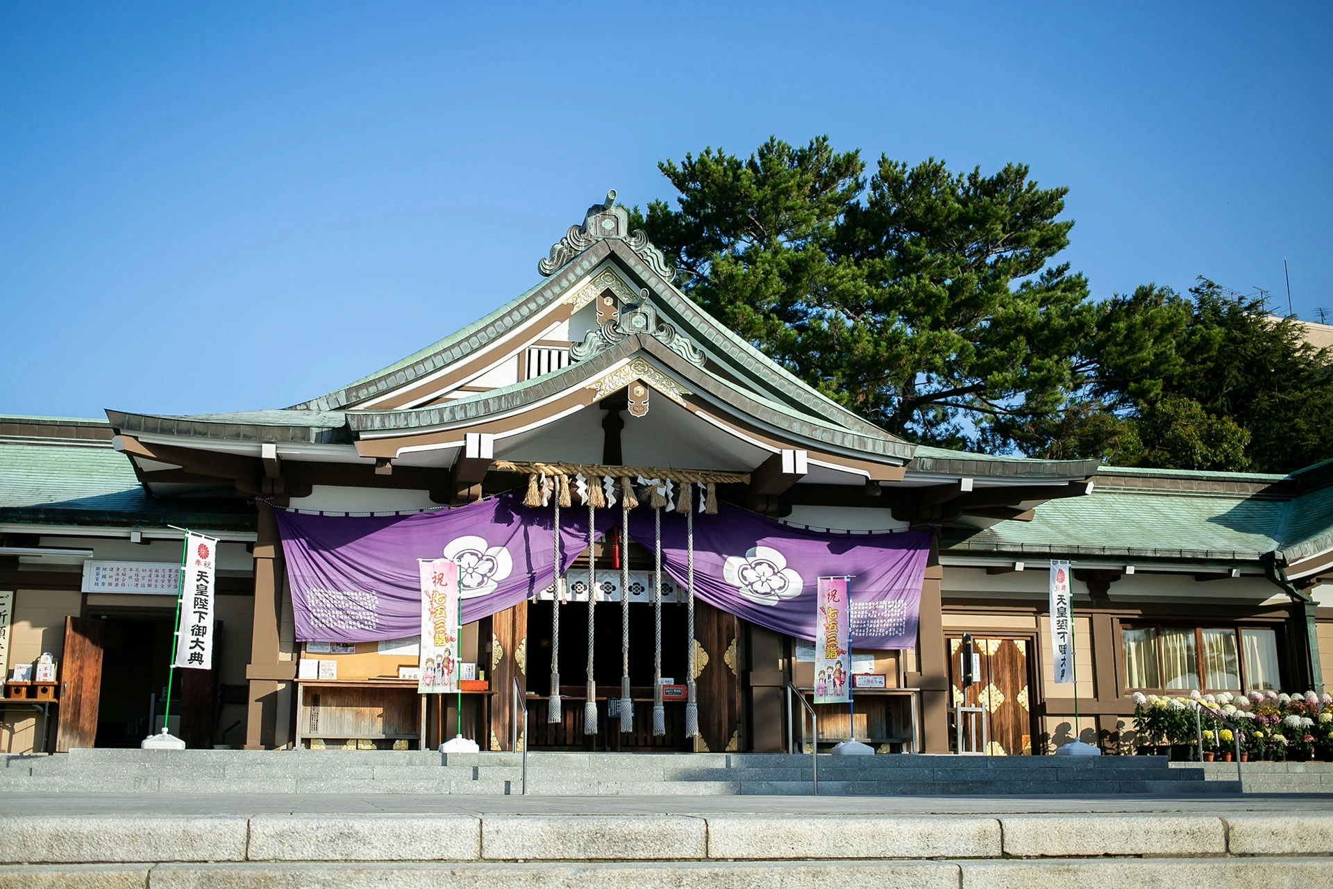 日本一の鳥居とふくの像の撮影名所