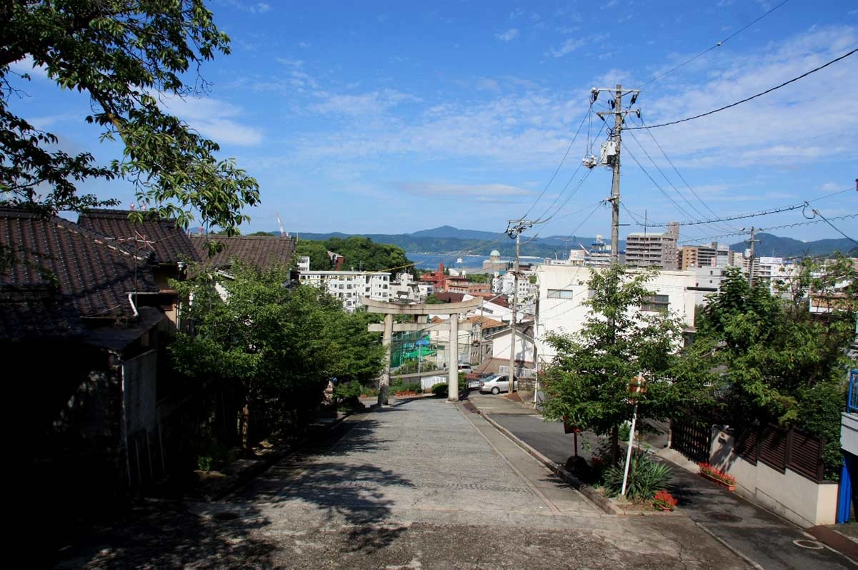 呉湾を見下ろす高台の神前挙式