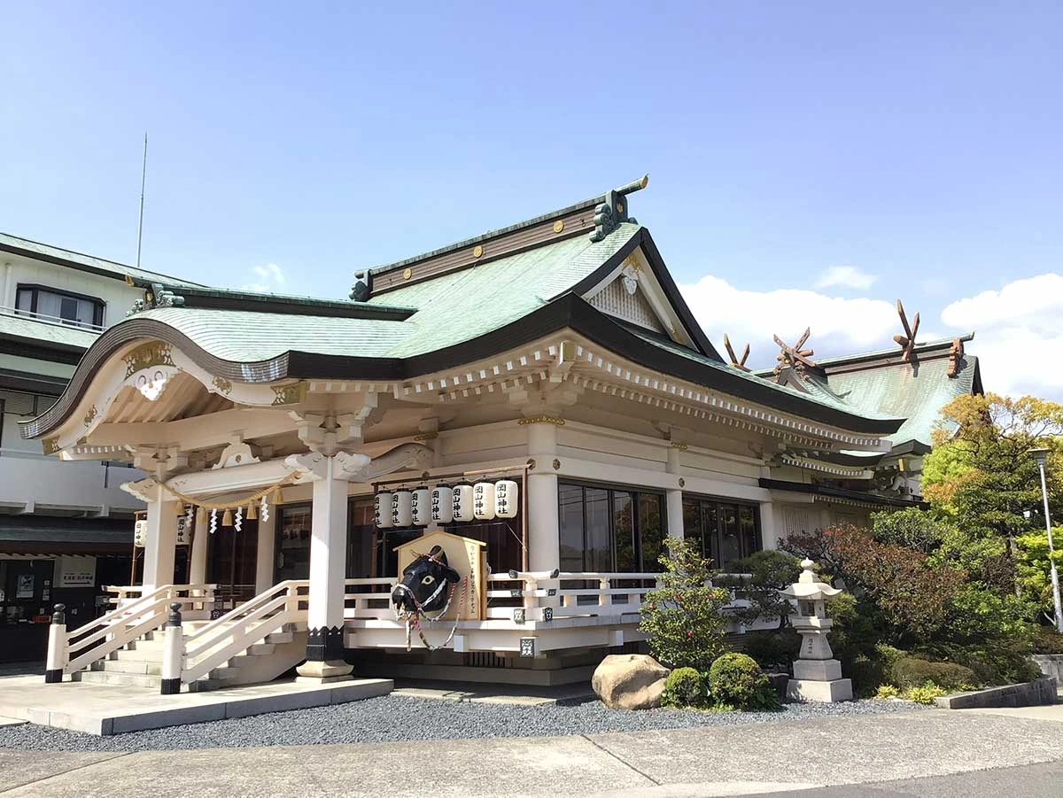 アクセス抜群の駐車場完備の神社