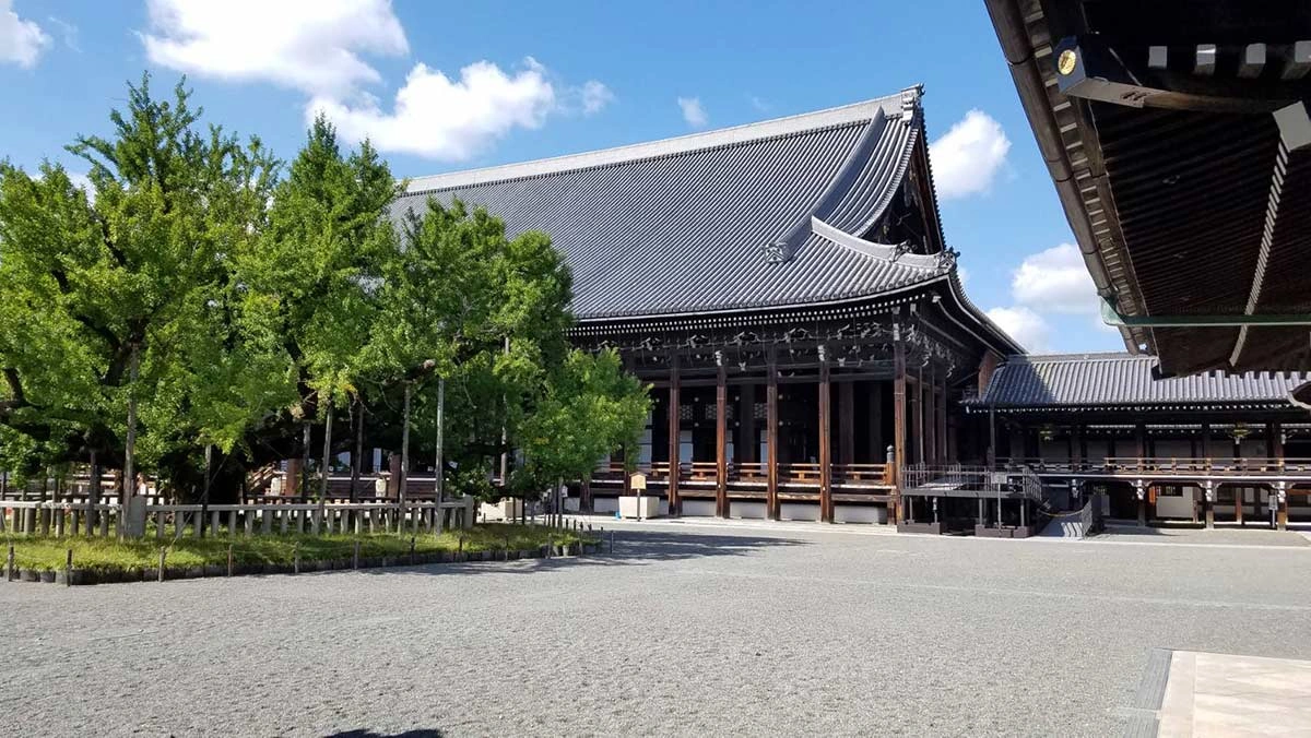 世界文化遺産の御影堂での仏前式
