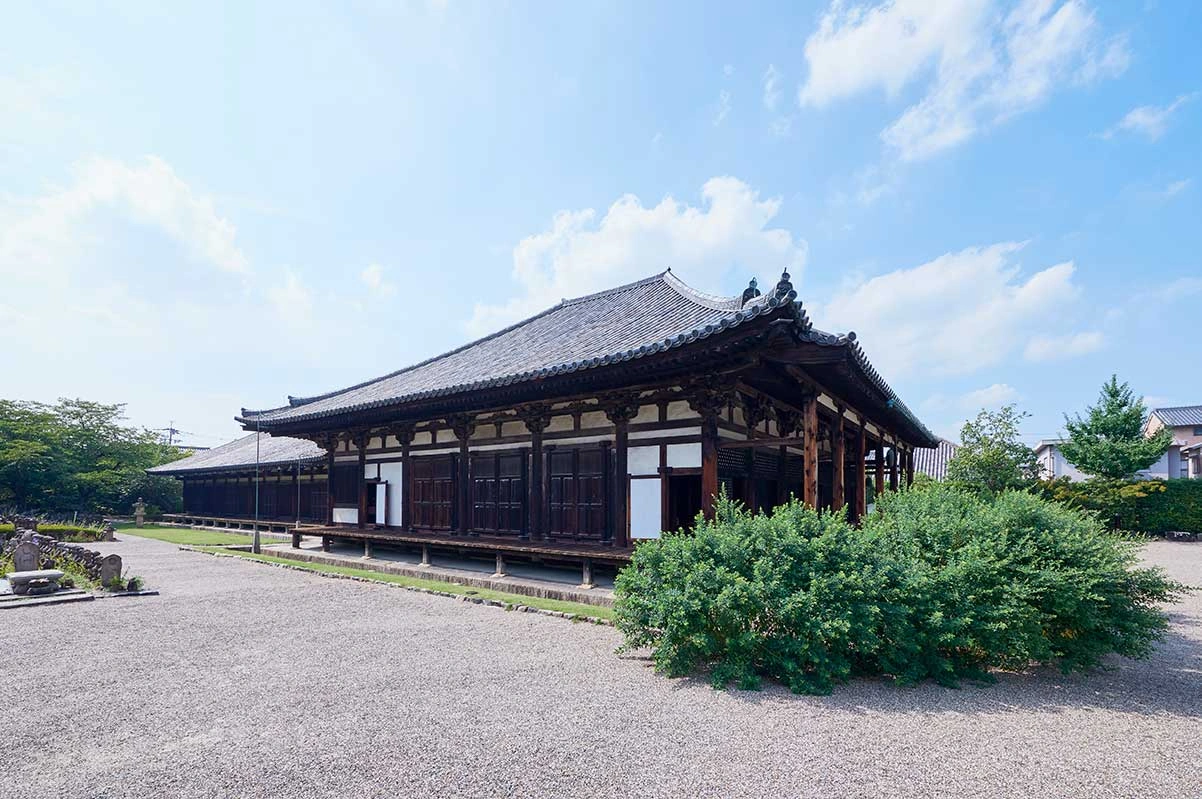 春日山を望む由緒ある歴史空間