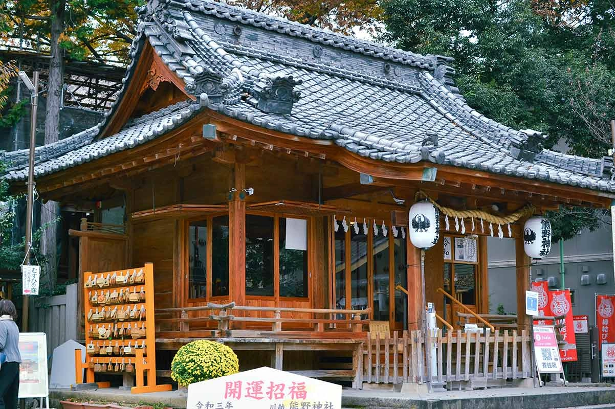所願成就の白蛇様が祝福する社