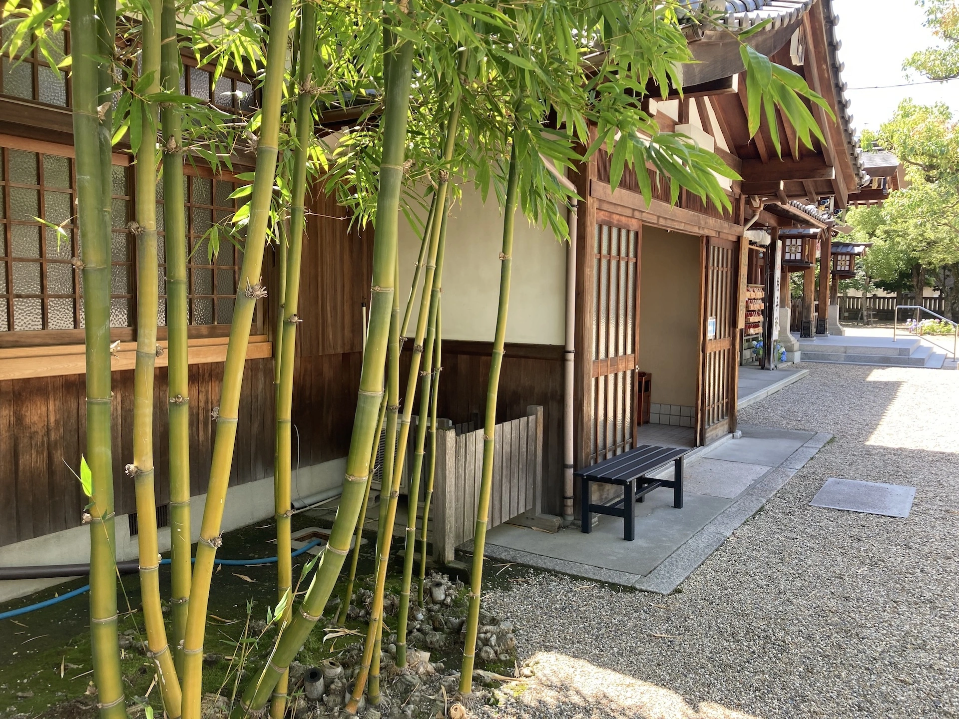 全天候型設備が整った伝統的な神社