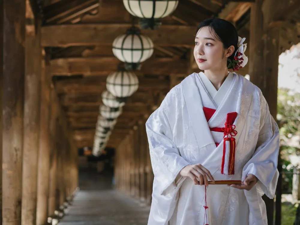 新婦のヘアメイク・着付けの様子